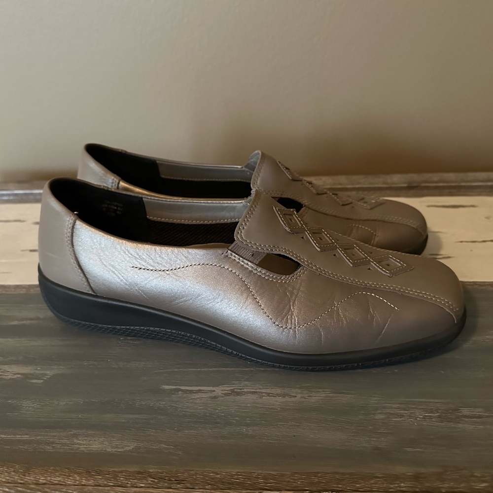 Hotter Calypso Women’s Leather Slip On Loafer NWOT. Size 11